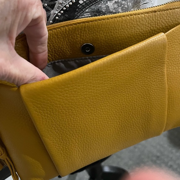 COPY - NWT - Vince Camuto Dania Crossbody bag, turmeric color - Picture 6 of 13